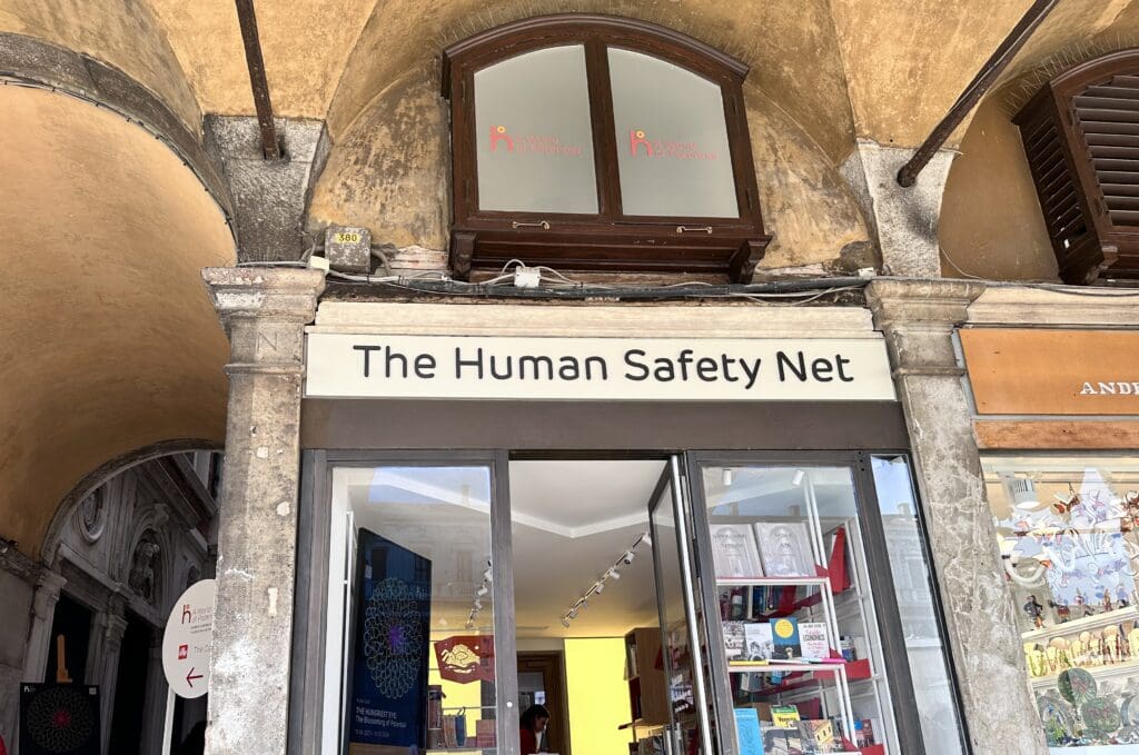 The Human Safety Net Bookstore - Shopping nei musei a Venezia