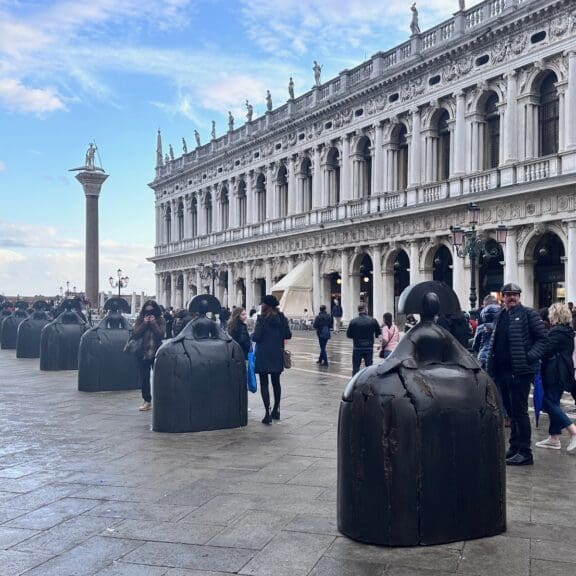 Las Meninas Manolo Valdés Piazzetta San Marco
