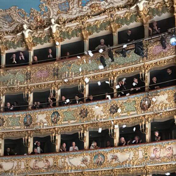 La clemenza di Tito Teatro Fenice protesta volantini