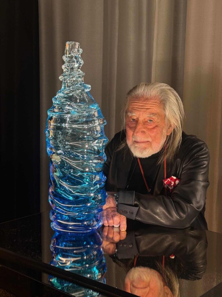 Fabrizio Plessi con la bottiglia Magnum
